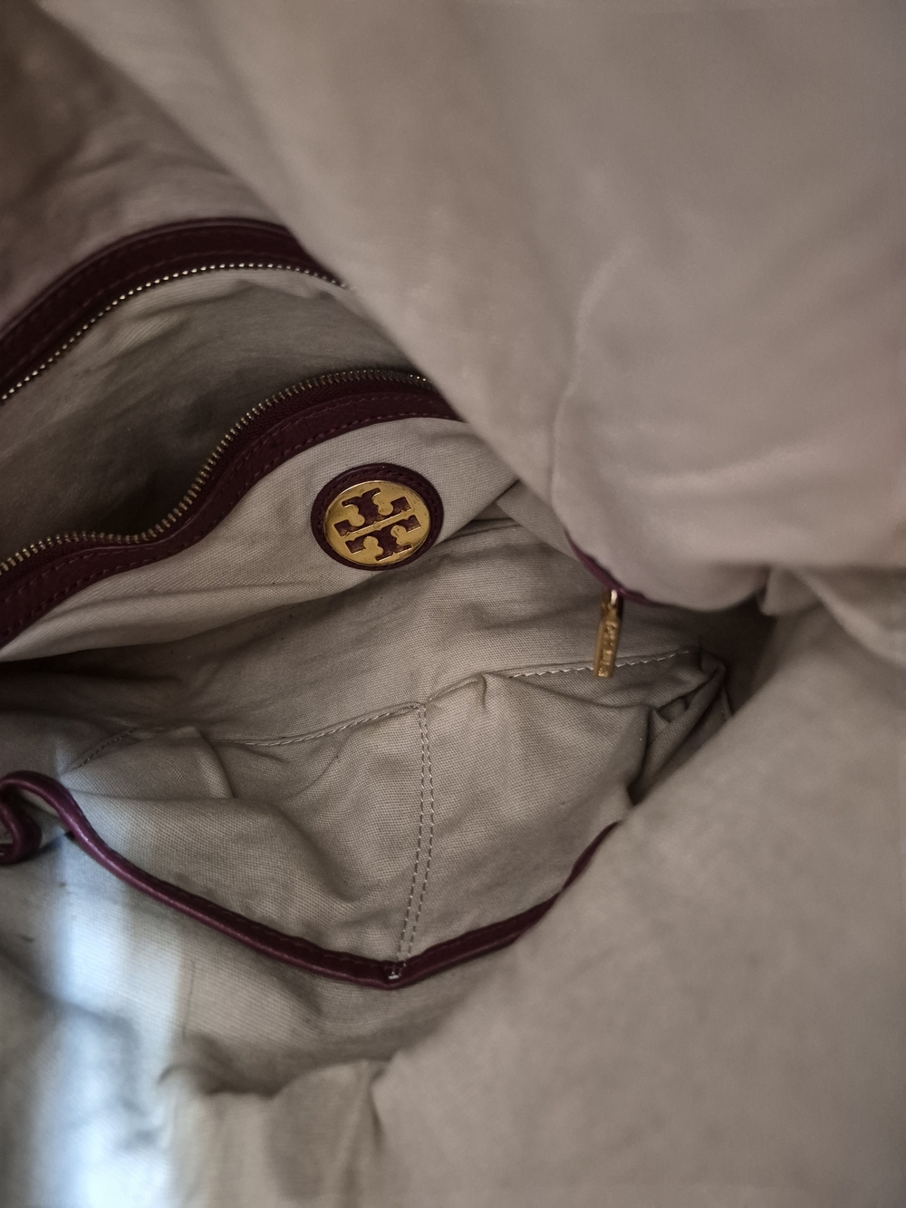 Tory Burch foldover crossbody bag featuring a perforated double-T logo - Picture 14 of 15
